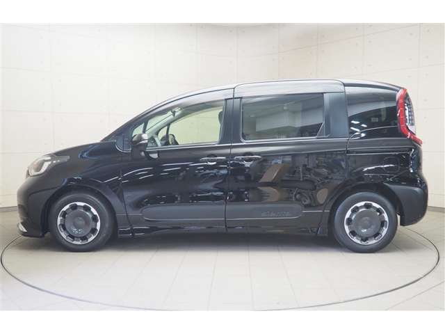 Toyota Sienta 5