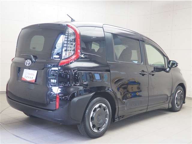 Toyota Sienta 7