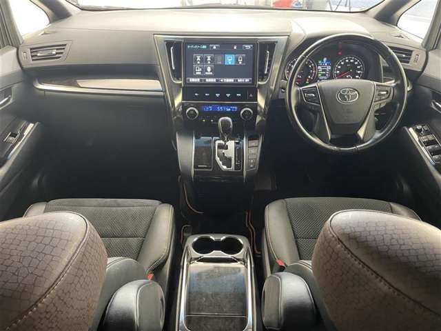 Toyota Alphard 3