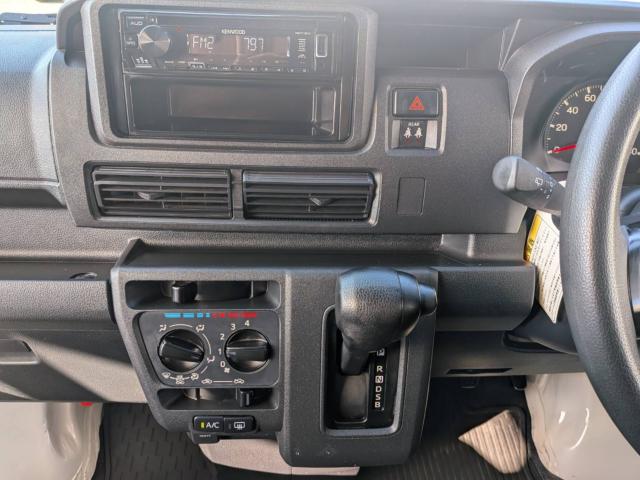 Daihatsu Hijet Cargo 3