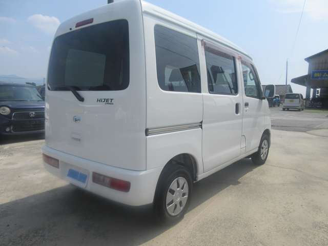 Daihatsu Hijet Cargo 6