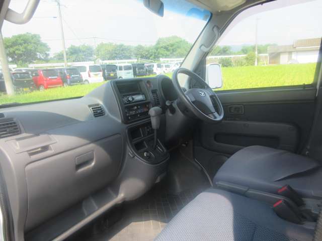 Daihatsu Hijet Cargo 8