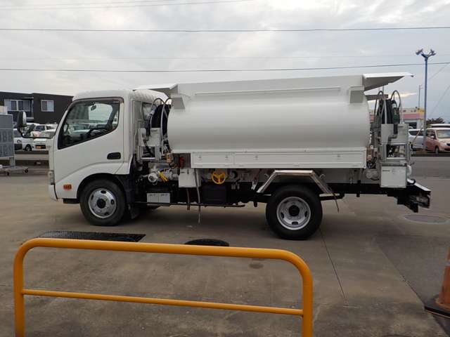 Hino Dutro 2