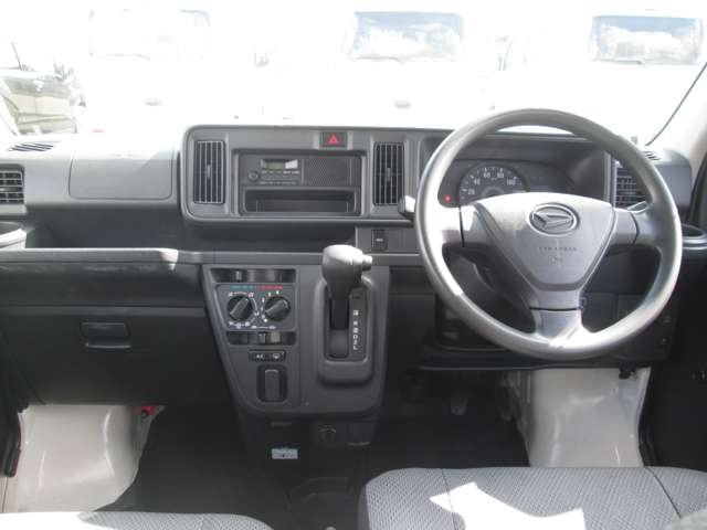 Daihatsu Hijet Cargo 11