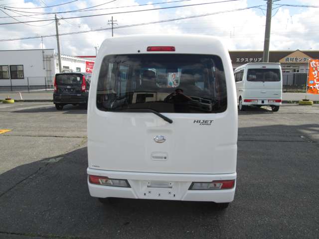 Daihatsu Hijet Cargo 6