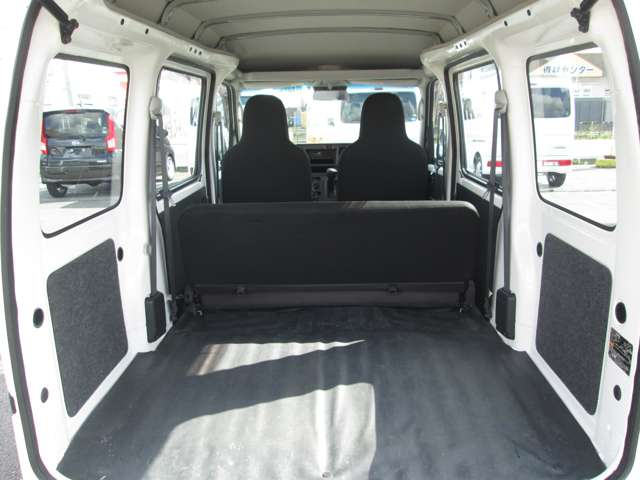 Daihatsu Hijet Cargo 8