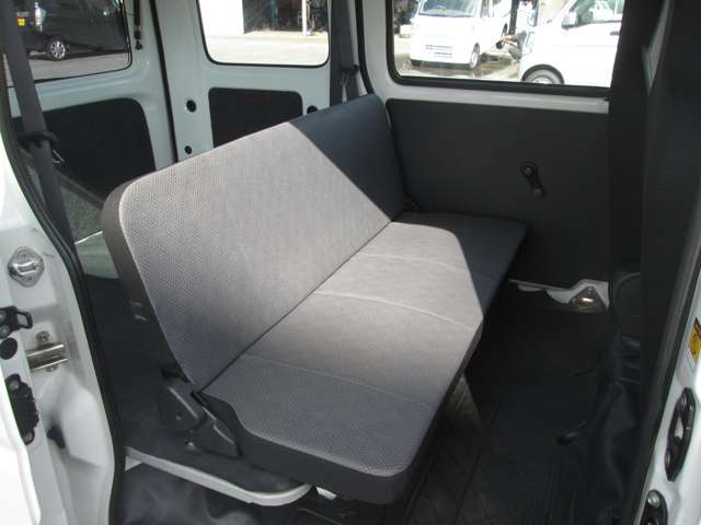 Daihatsu Hijet Cargo 10