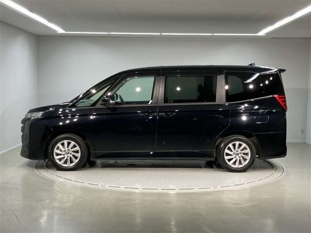 Toyota Noah 3