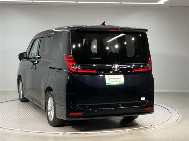 Toyota Noah 5