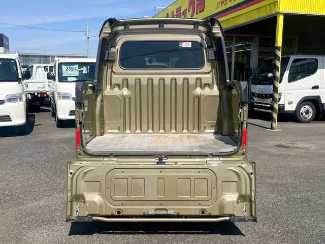 Daihatsu Hijet Deck Van 10