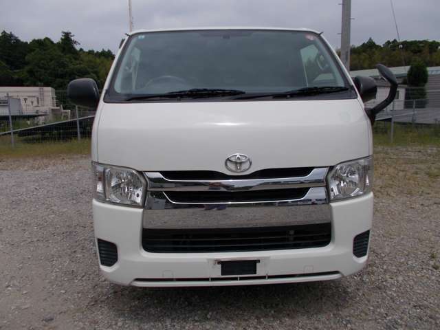 Toyota Regius Ace 5