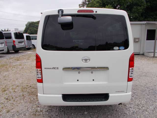 Toyota Regius Ace 6