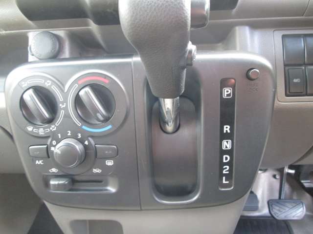 Nissan NV100 Clipper 12