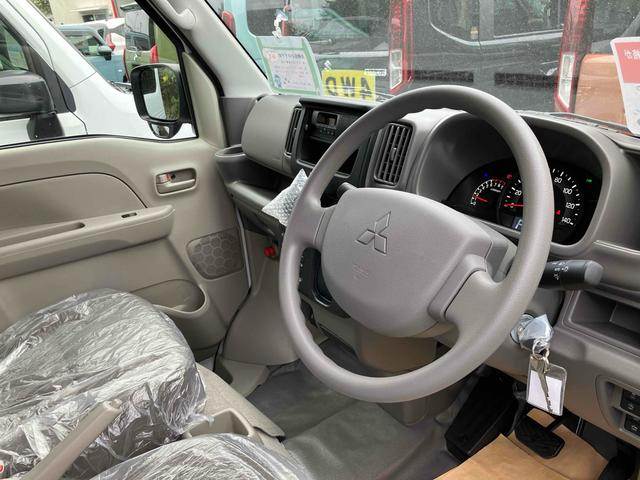 Mitsubishi Minicab Van 4