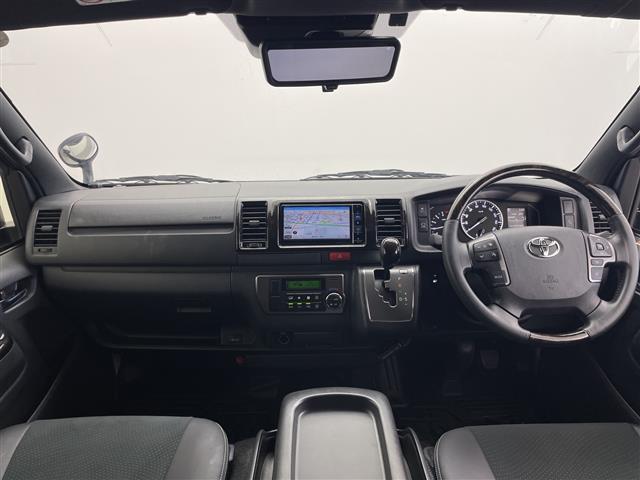 Toyota Hiace Van 4