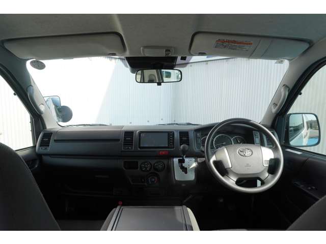 Toyota Hiace Van 11