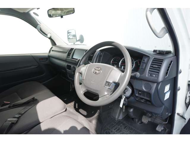 Toyota Hiace Van 12