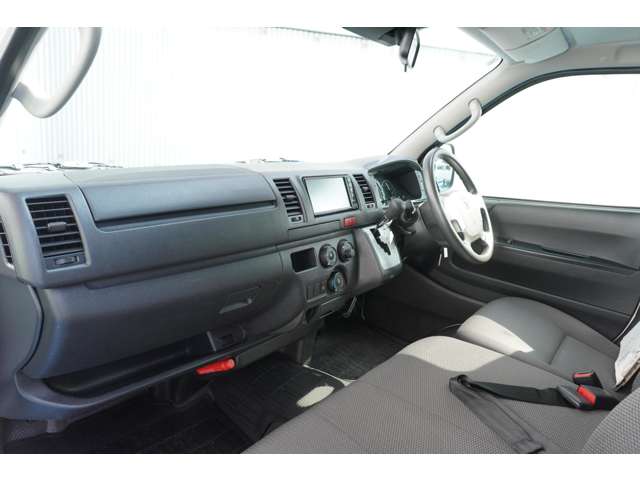 Toyota Hiace Van 10