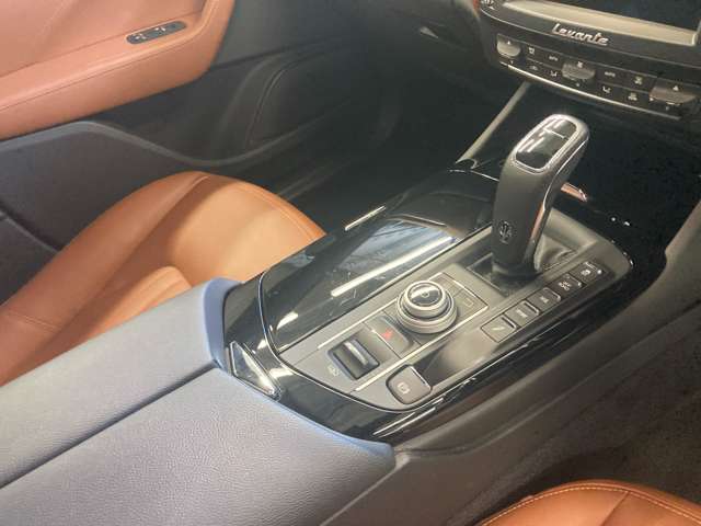 Maserati Levante 12