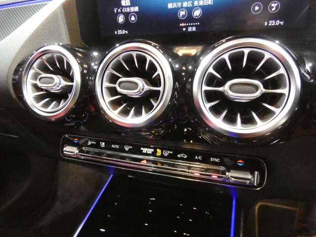Mercedes-Benz GLA-Class 11