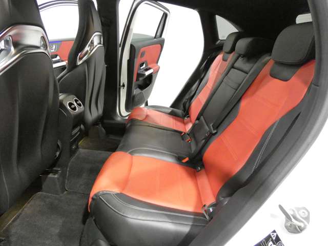 Mercedes-Benz GLA-Class 8