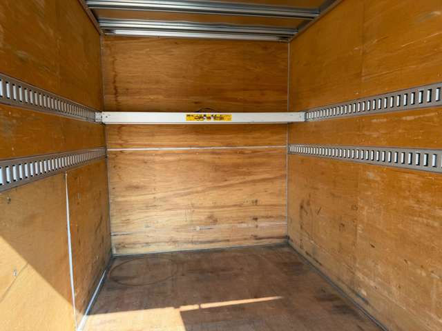 Isuzu Elf 9