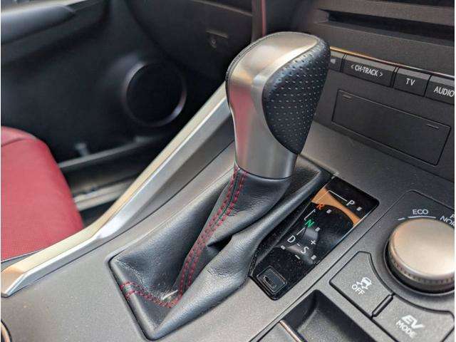 Lexus NX 11