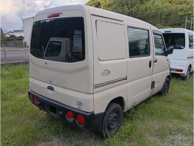 Mitsubishi Minicab Van 4