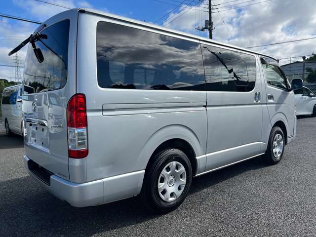 Toyota Hiace Van 11