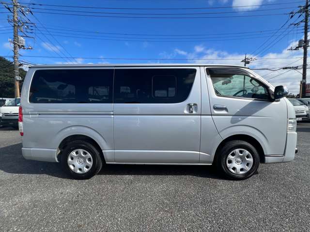 Toyota Hiace Van 12