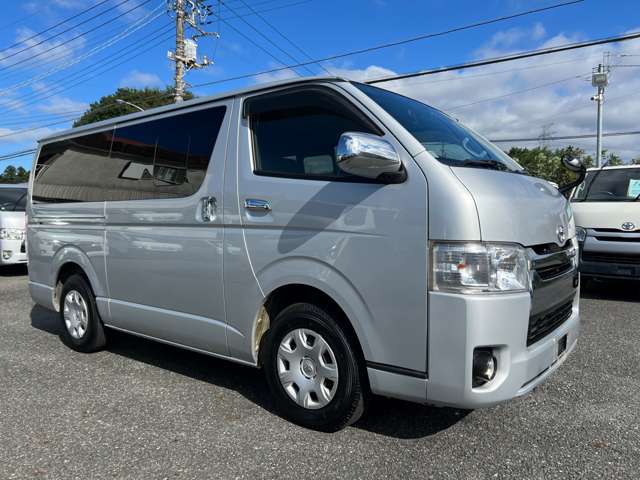Toyota Hiace Van 5