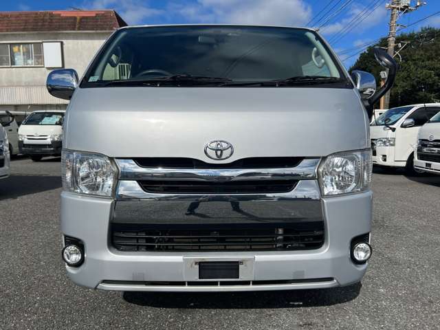 Toyota Hiace Van 6