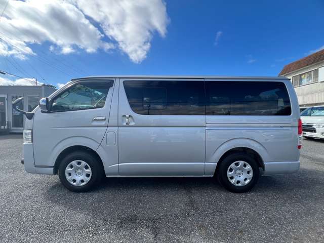 Toyota Hiace Van 8