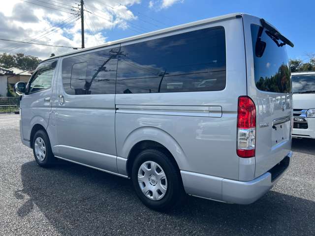 Toyota Hiace Van 9