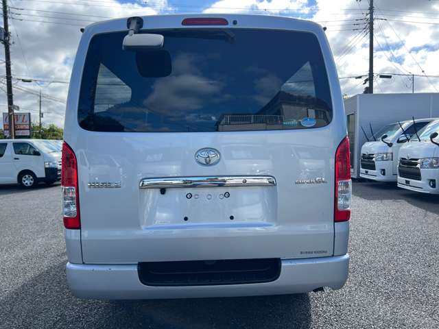 Toyota Hiace Van 10