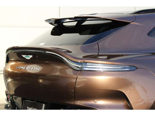 Aston Martin DBX 11