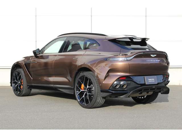 Aston Martin DBX 2