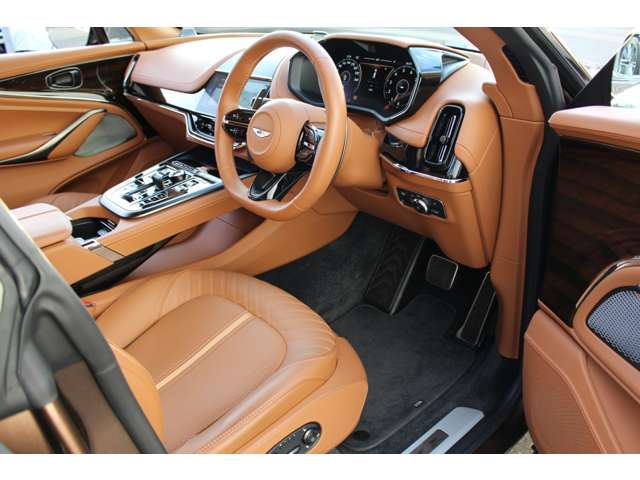 Aston Martin DBX 3