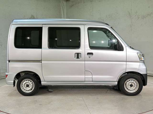 Daihatsu Hijet Cargo 4
