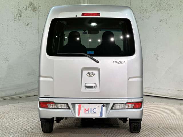Daihatsu Hijet Cargo 6