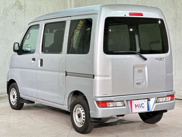 Daihatsu Hijet Cargo 7