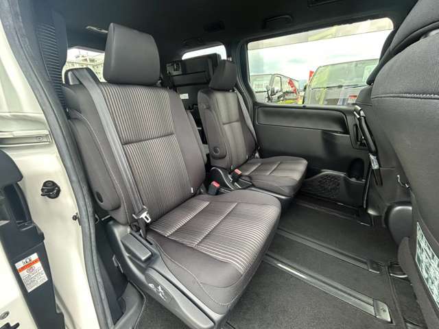 Toyota Voxy 11