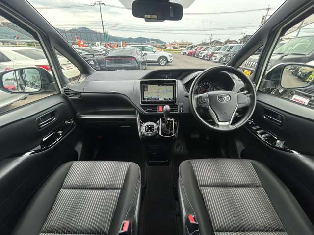 Toyota Voxy 2