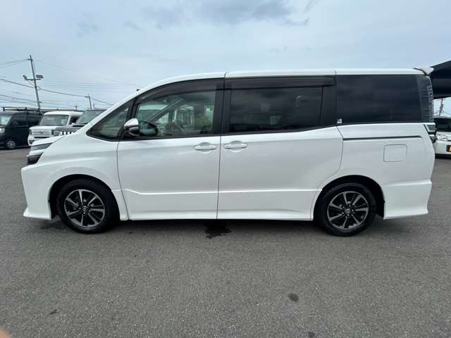 Toyota Voxy 3