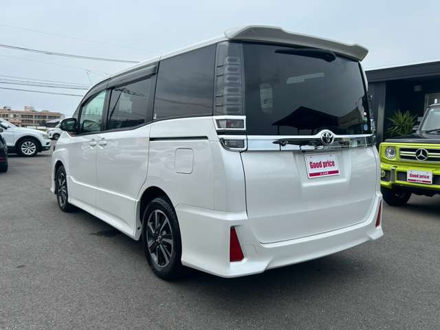 Toyota Voxy 4