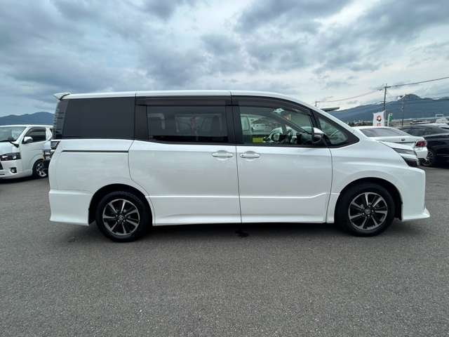 Toyota Voxy 7