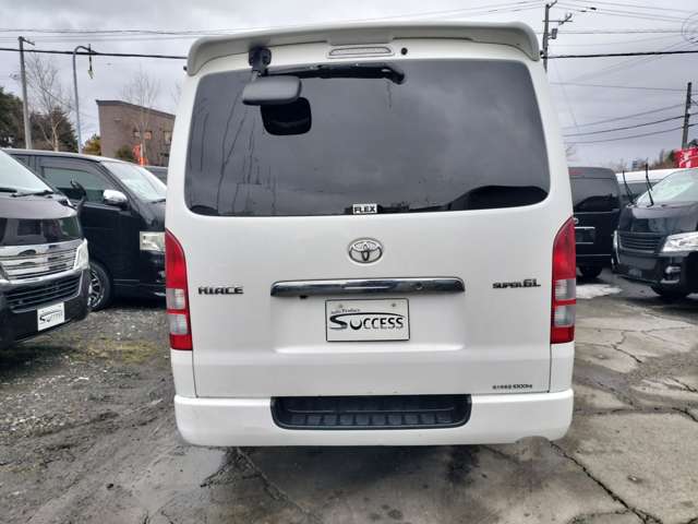 Toyota Hiace Van 11