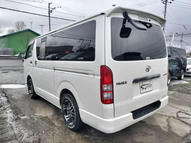 Toyota Hiace Van 12