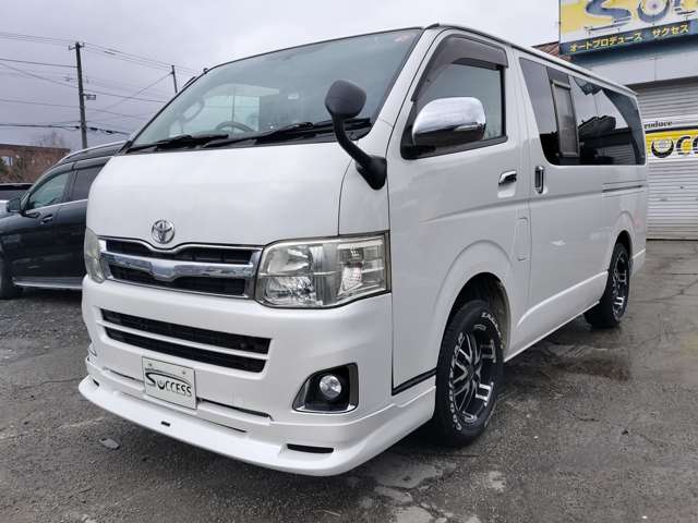 Toyota Hiace Van 7