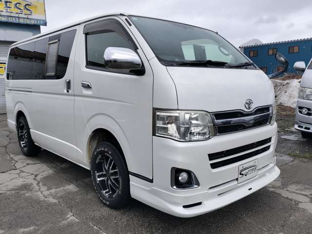 Toyota Hiace Van 8
